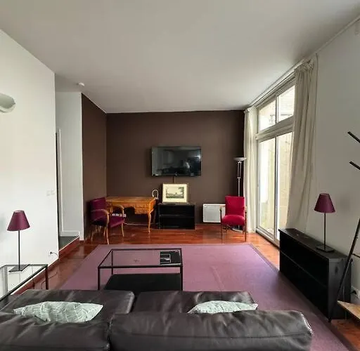 Tour Eiffel Quartier Champs De Mars *